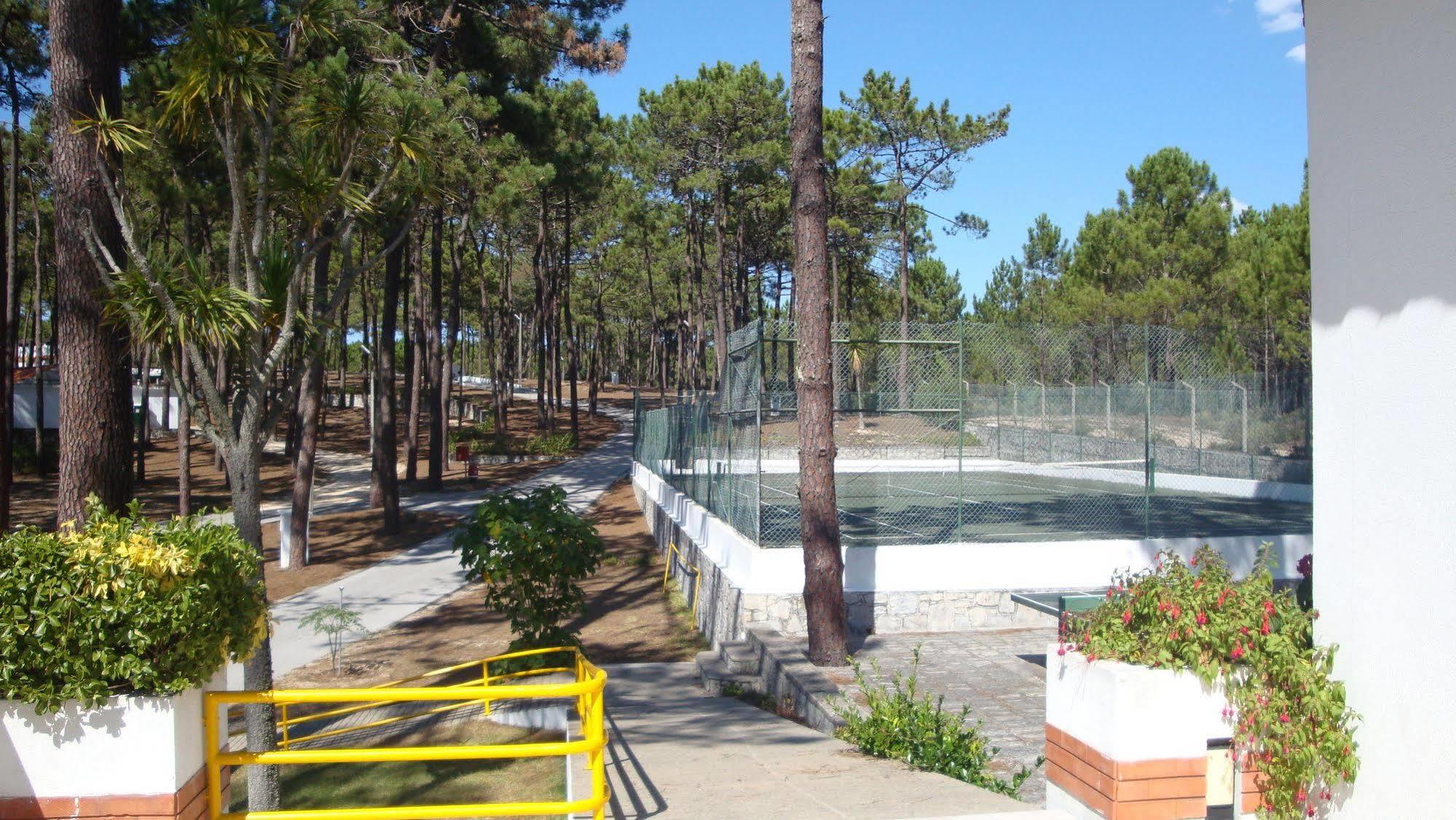 Orbitur Valado Bungalows Caravan Park Hotel Nazare Exterior photo